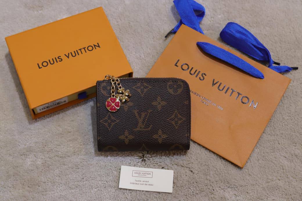 LV Wallet
For Ladies
Master Quality
110 dhs✅

Zain33
♥️♥️♥️