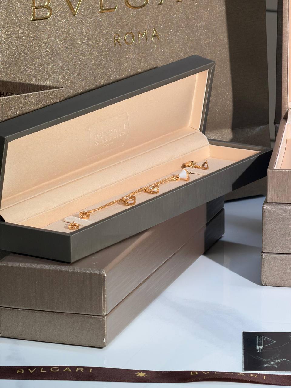 0568585901Bvlgari
Bracelet 
 Latest Collection  😍
Quality: Super Master 
Non -Tarnish color
In :-White Silver ,White Rose Gold
For Price 👇 WTSP Text Zain 0568585901

Zain268
♥️♥️♥️
