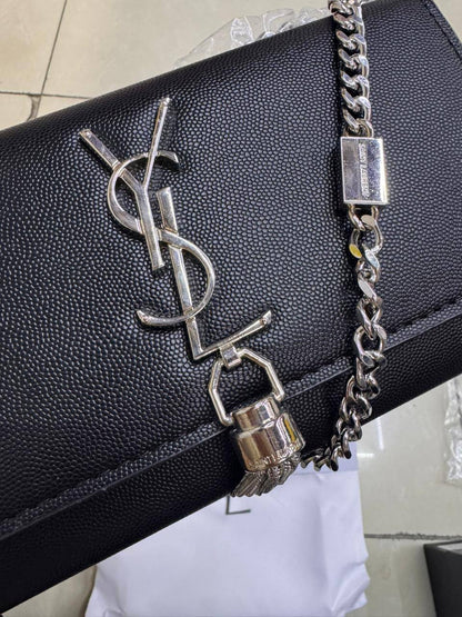 🌿 Ysl Kate
1️⃣ Frist quality +🎁
Size : 22 * 14 cm
80 dhs✅
with box 🎁

Zain115
♥️♥️♥️