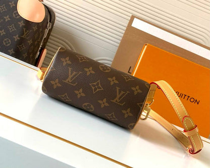 LV SPEEDY MINI SIZE GOOD QUALITY WITH BOX 
100 dhs🇦🇪🇦🇪
Size:16cm

Zain195
♥️♥️♥️