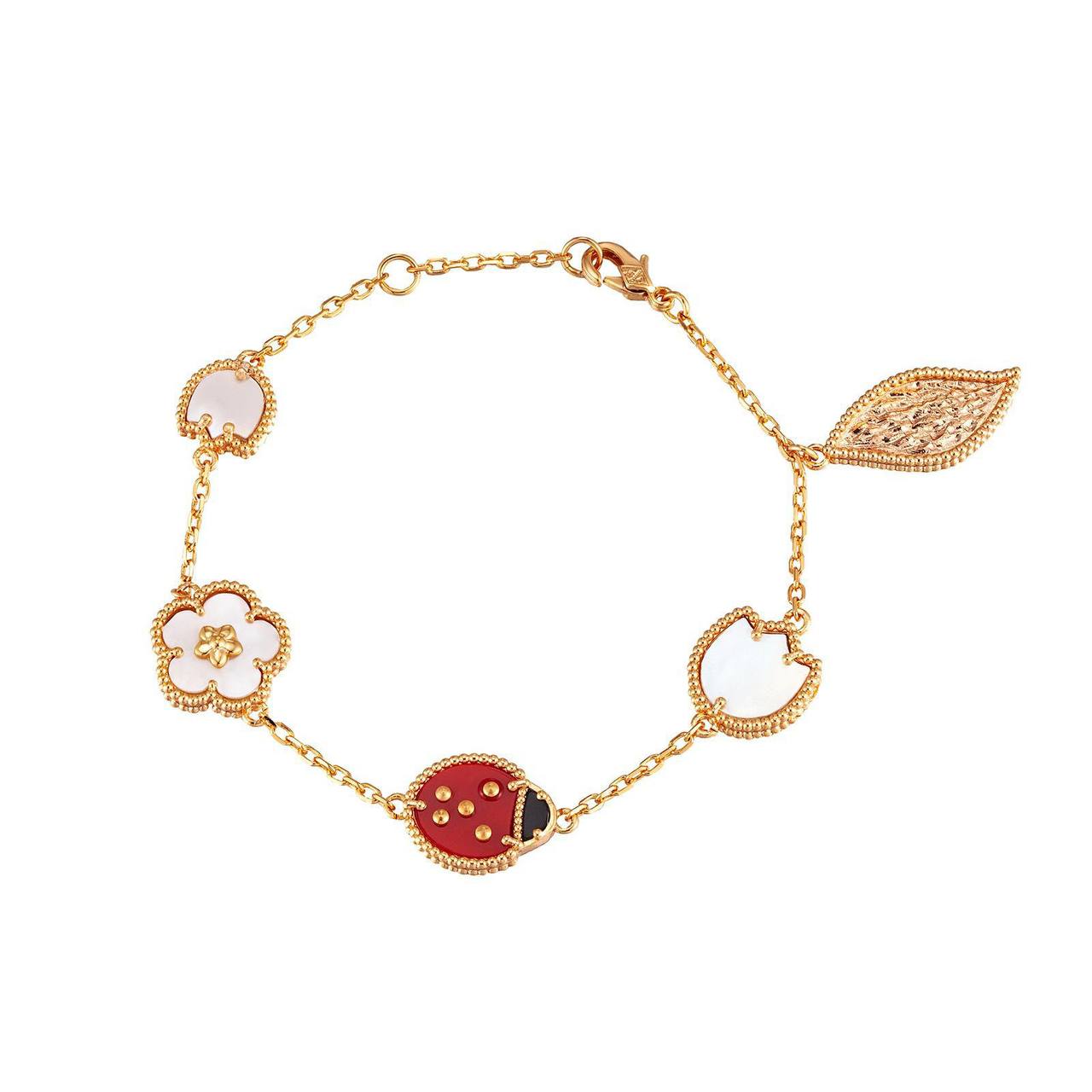VCA 
Bracelet 🐞
Master quality 💯
With normal boxes 📦 
65 dhs🇦🇪🇦🇪

With master box 🗃️ 
110 dhs🇦🇪🇦🇪

Zain216
♥️♥️♥️