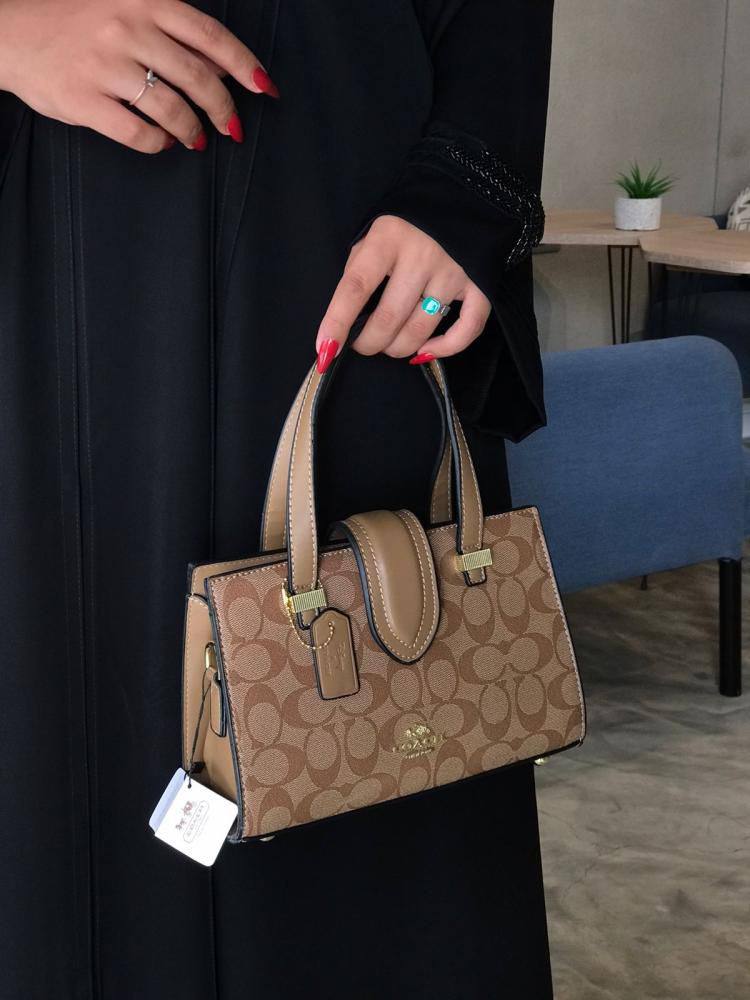 Coach
75 dhs🪙🌺

Zain136
♥️♥️♥️