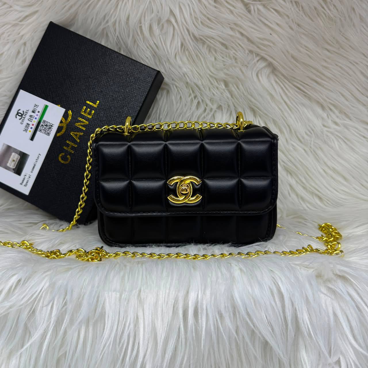 Chanel
With box 
85 dhs💓

Zain50
♥️♥️♥️