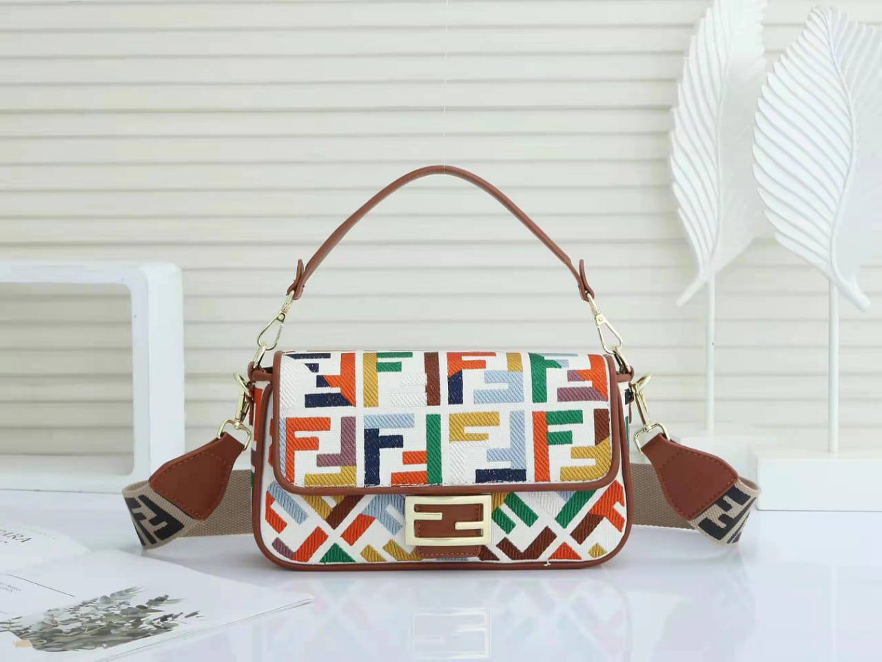 Fendi
120 dhs💛
with box
size 25cm
High quality

Zain26
♥️♥️♥️