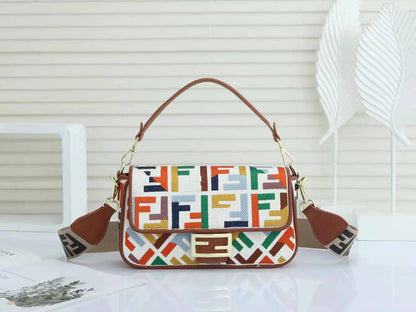 Fendi
120 dhs💛
with box
size 25cm
High quality

Zain26
♥️♥️♥️
