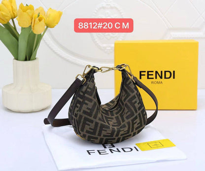 Fendi
100 dhs💓
size：20cm
Good-quality with box

Zain35
♥️♥️♥️