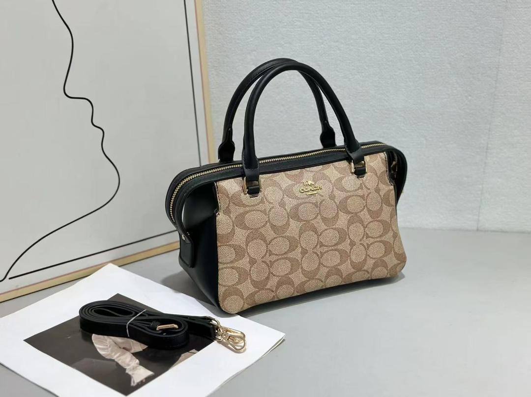 Coach
80 dhs🇦🇪🇦🇪

size 25cm

Zain26
♥️♥️♥️