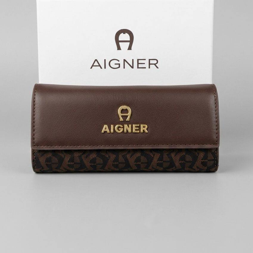 Aigner

High quality

With box 
100 dhs🇦🇪🇦🇪

Zain50
♥️♥️♥️