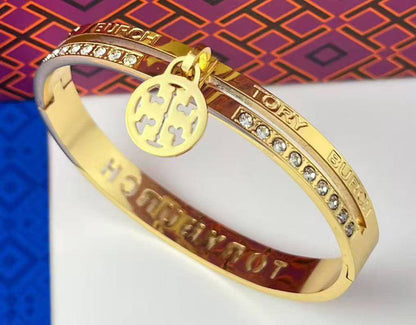 Bangle 🌊*
Stainless steel 💯
Non tarnish 💥
With black boxes 🗃️ 
20 dhs🪙🌨️
With normal boxes 📦 
And paper bag 🛍️
30 dhs🪙🌨️

Zain216
♥️♥️♥️