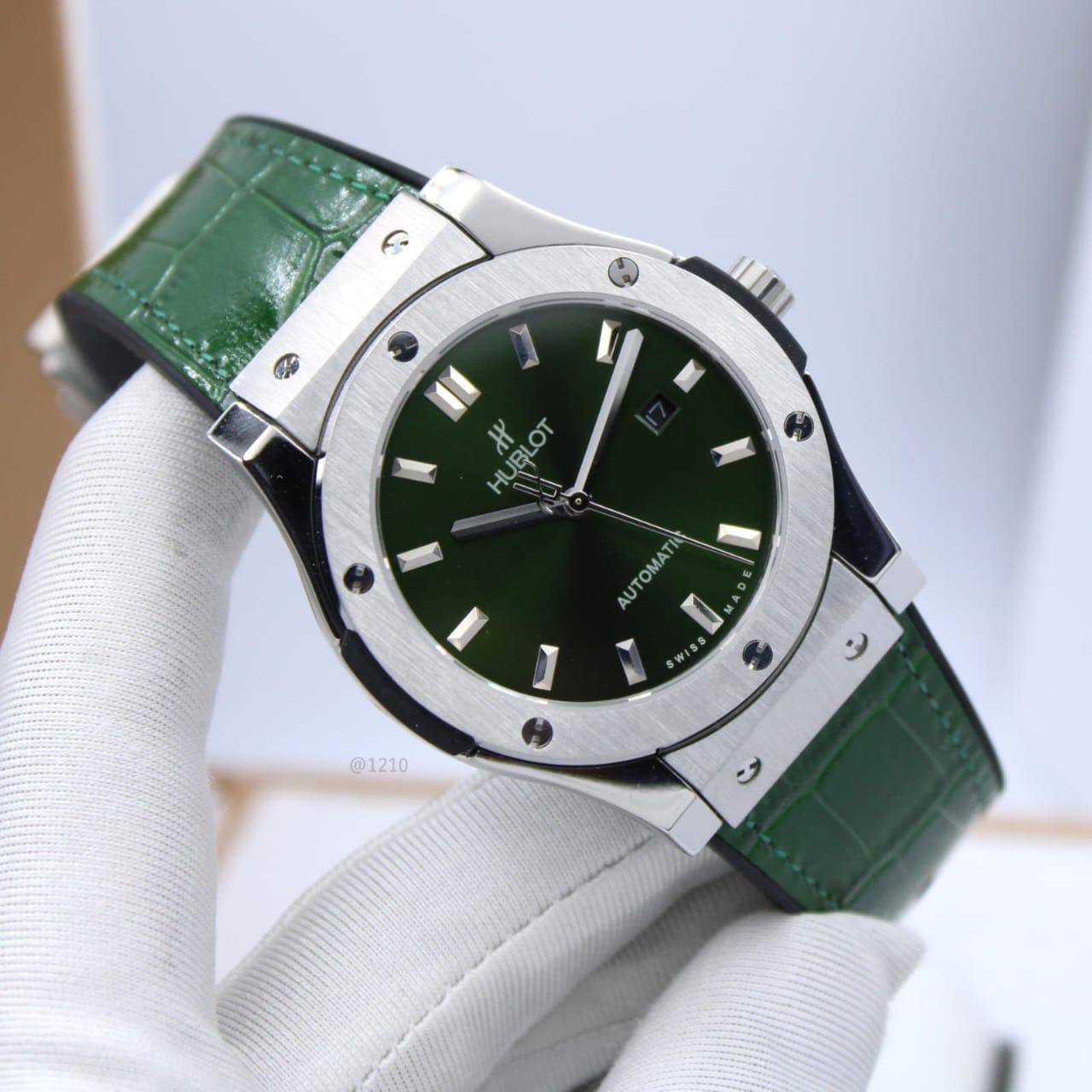 HUBLOT MEN AUTOMATIC
210 dhs✅

Zain304
♥️♥️♥️
