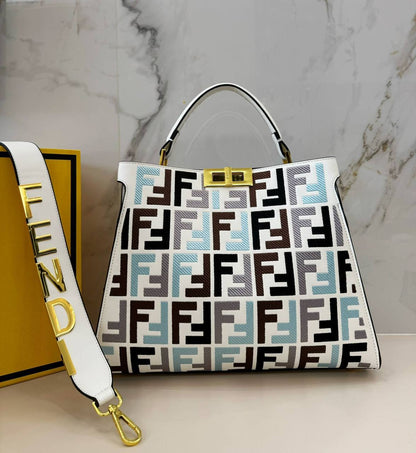 FENDI 
COPY ONE NEW CAME 
170 dhs💓

Zain39
♥️♥️♥️