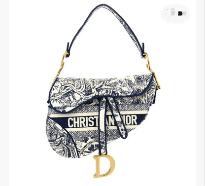 Dior

120 dhs
With box

Zain143
♥️♥️♥️