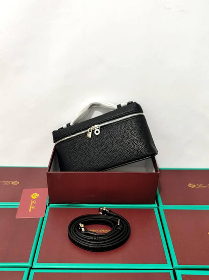 Loro Piana
80 dhs🪙💕
high quality 

with box
🎁🎁🎁

Zain26
♥️♥️♥️