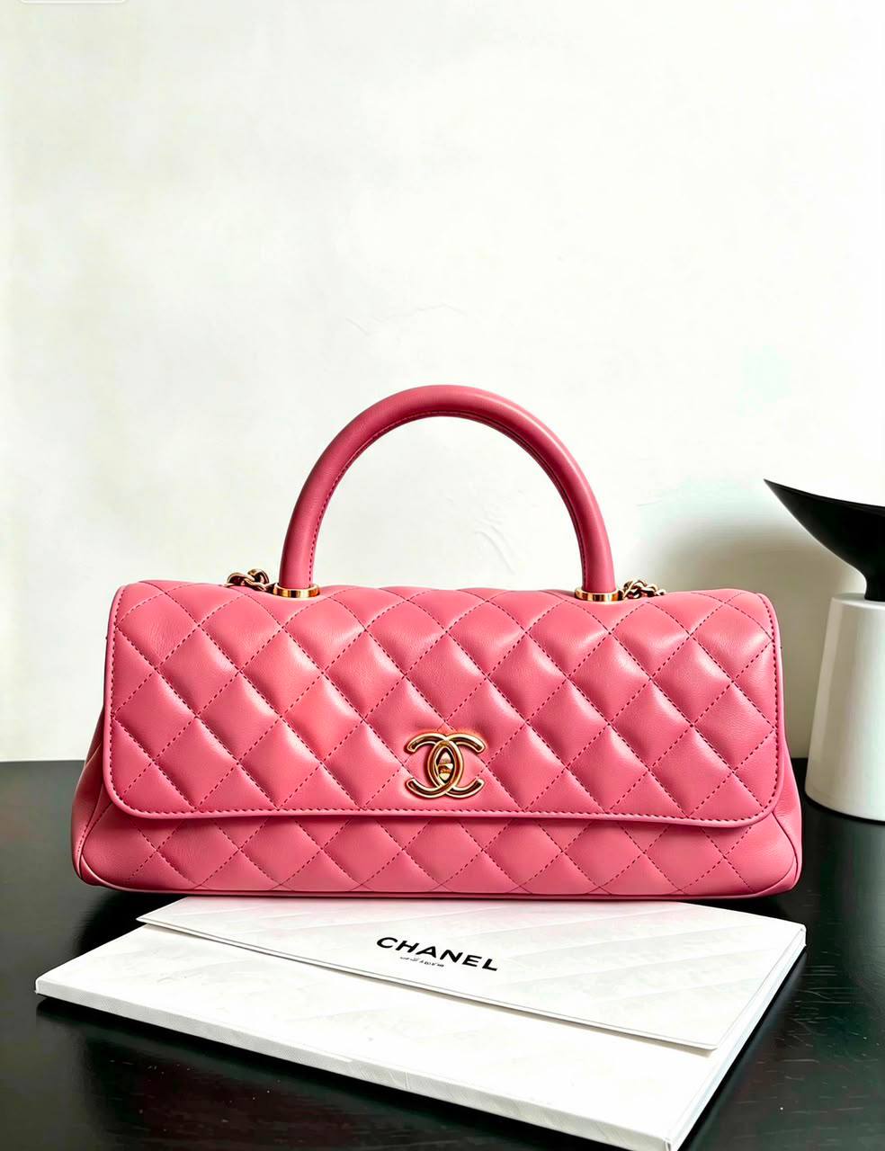 Chanel
130 dhs🇦🇪🇦🇪
size：26cm 
High-quality with box

Zain35
♥️♥️♥️