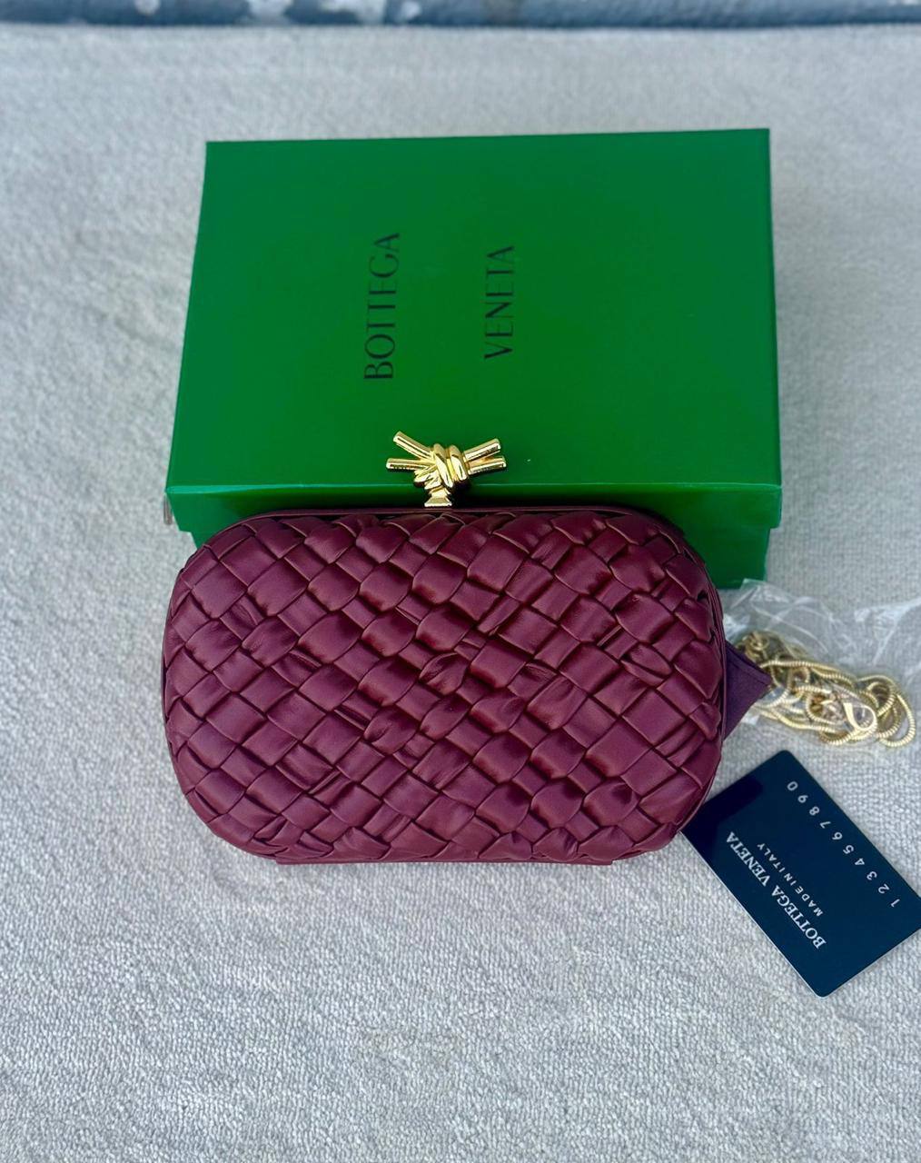 BOTTEGA 

105 dhs💓

with box
🎁🎁🎁

Zain90
♥️♥️♥️