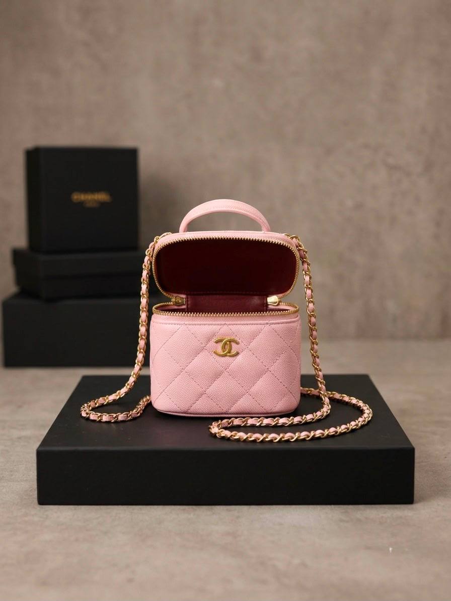 Chanel
Caviar  sᴍᴀʟʟ ᴠᴀɴɪᴛʏ
ᴛᴏᴘ ʜᴀɴᴅᴅʟᴇ/ʟᴏɴɢ ᴄʜᴀɪɴ
ɢᴏʟᴅʜᴀʀᴅᴡᴀʀᴇ
ᴡɪᴛʜʙᴏx🎁🎁🎁
ᴄᴀᴠɪᴀʀ ᴍᴀᴛᴇʀɪᴀʟ
sɪᴢᴇ:𝟏𝟐ᴄᴍ
100 dhs✅

Zain56
♥️♥️♥️