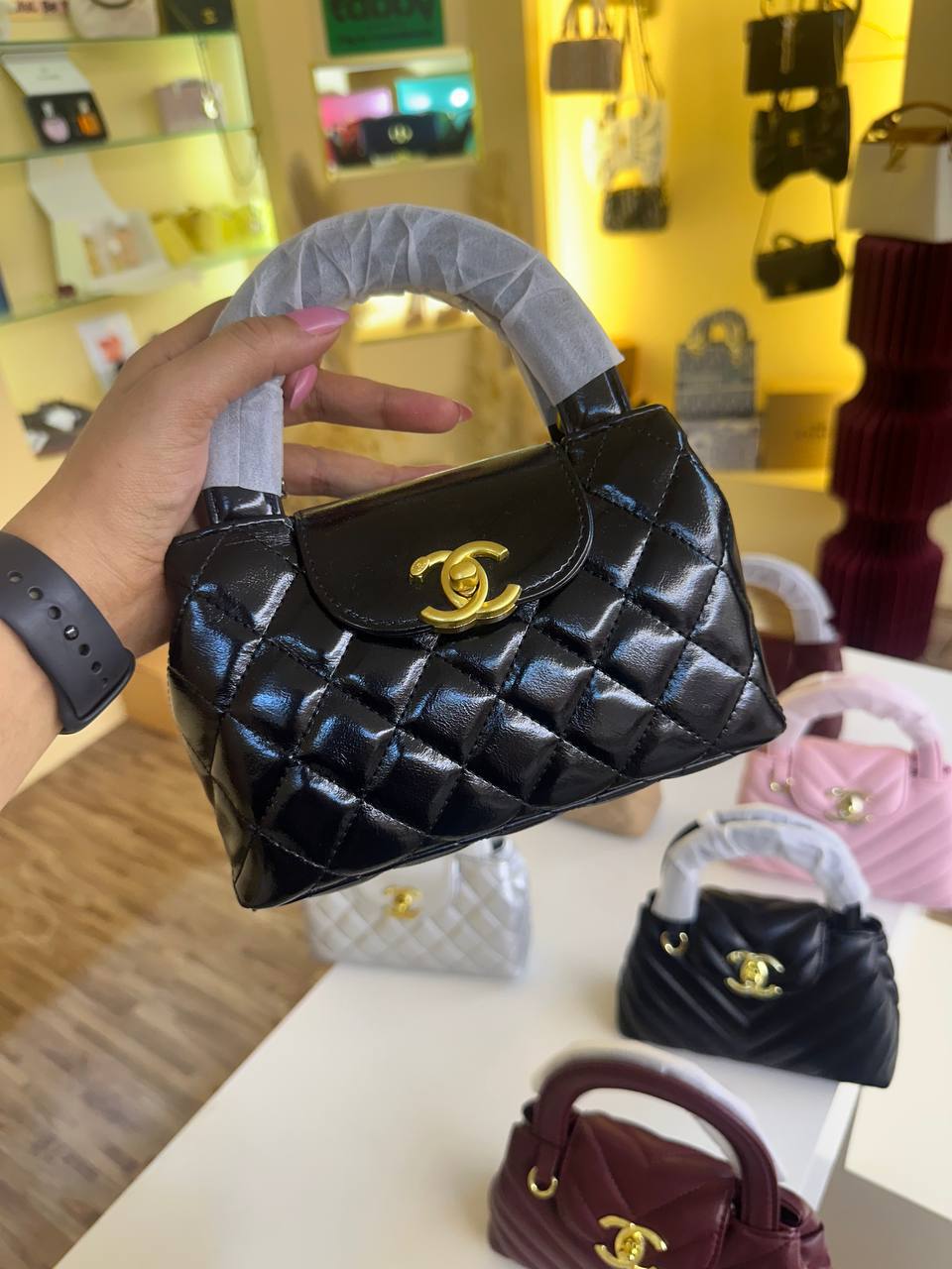 Chanel

100 dhs
With box

Zain72
♥️♥️♥️

Zc