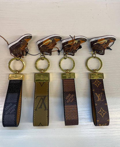 KEY HOLDERS 

60 dhs🇦🇪🇦🇪

WITH BOX
Zain88
♥️♥️♥️