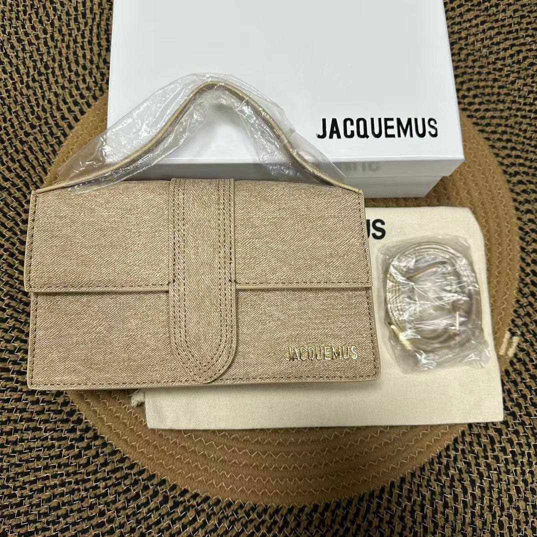 Jacquemus
110 dhs🪙🌨️
size：22CM
Good quality 

with box
🎁🎁🎁

Zain35
♥️♥️♥️
