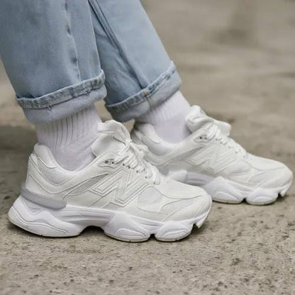 New Balance 9060 triple white ⚪️
Size 36-45 AVAILABLE 🤗
230 dhs✅

Zain242
♥️♥️♥️