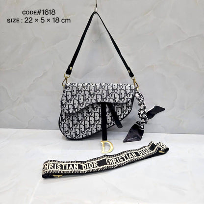 CHRISTIAN DIOR
SADDLE CROSS BAG
ᴡɪᴛʜ sʜᴏᴜʟᴅᴇʀ ʙᴀɢ ʙᴇʟᴛ
sɪᴢᴇ : 22 cm

70 dhs🪙💕

Zain31
♥️♥️♥️