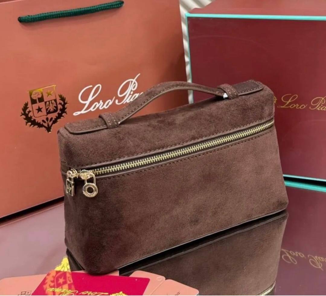Loro piana

100 dhs🇦🇪

with box
size 19cm

Zain29
♥️♥️♥️