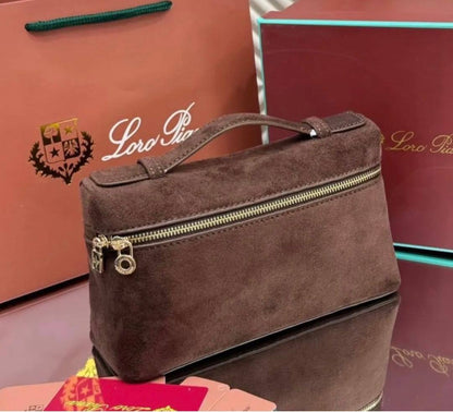 Loro piana

100 dhs🇦🇪

with box
size 19cm

Zain29
♥️♥️♥️
