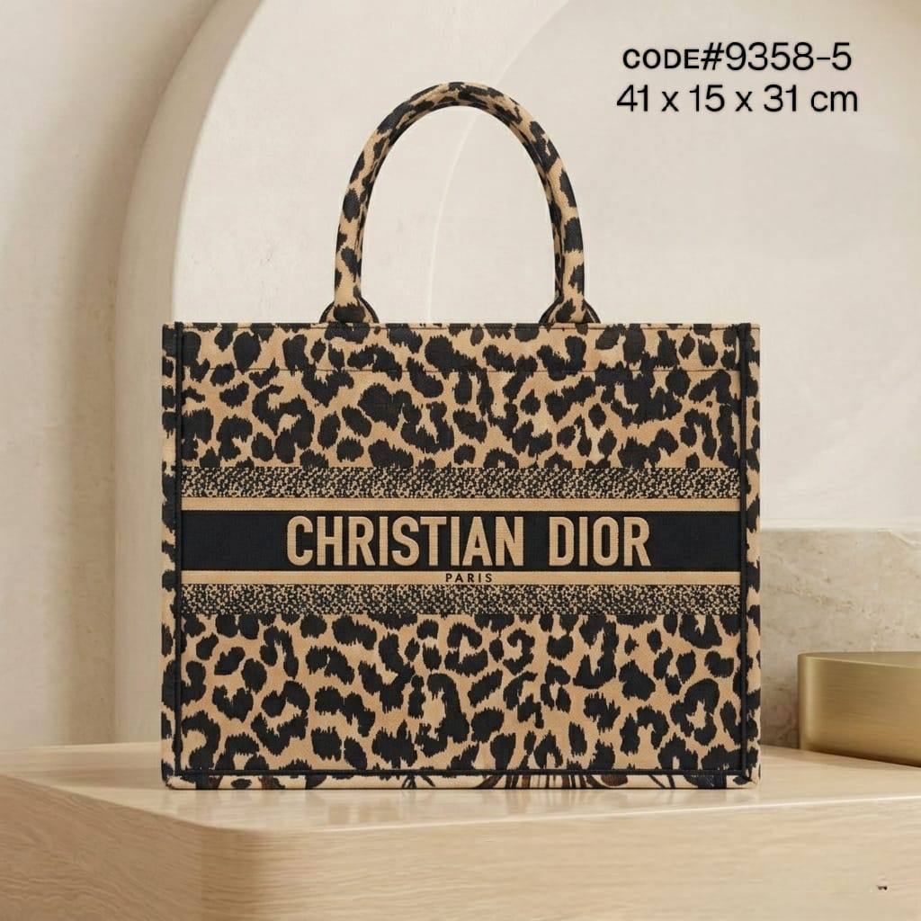 Dior
ʜᴀɴᴅᴄᴀʀʀʏ ʙᴏᴏᴋᴛᴏᴛᴇ
  •ᴢɪᴘᴘᴇʀ ᴛʏᴘᴇ
  •ᴄᴀɴᴠᴀss ᴍᴀᴛᴇʀɪᴀʟ
sɪᴢᴇ : 41 cm

70 dhs✅

Zain31
♥️♥️♥️