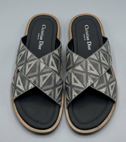 Dior
Size 40 TO 45
110 dhs✅

Zain183
♥️♥️♥️