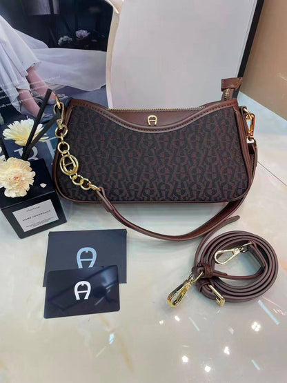 Aigner

Good quality 

Size:25*cm

110 dhs🇦🇪🇦🇪

Zain70
♥️♥️♥️