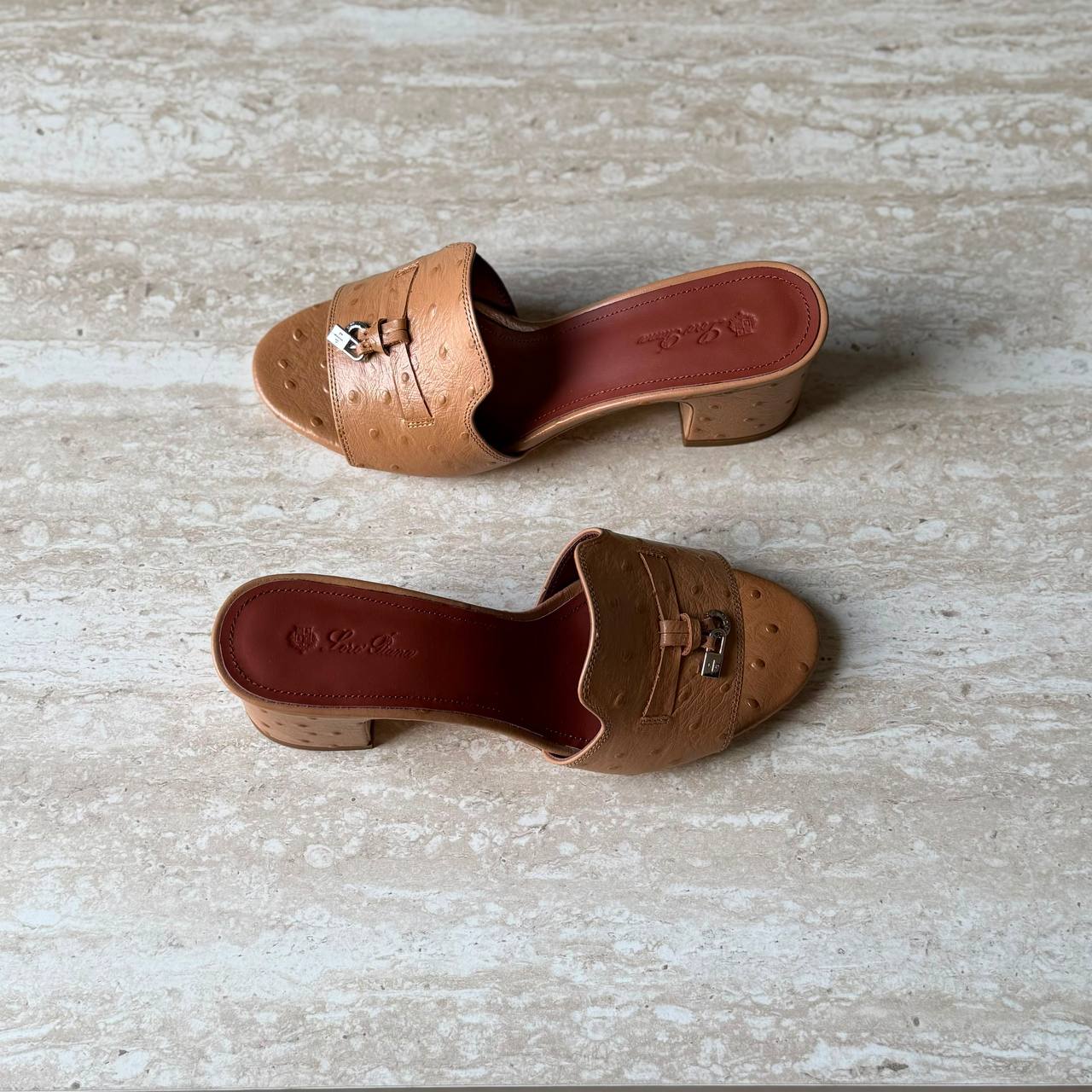 Loro Piana
AA Quality
Size 36 to 41
550 dhs🇦🇪🇦🇪

Zain288
♥️♥️♥️