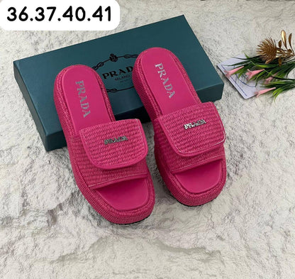 Prada slippers 

Speial price.    offer offer
75 dhs✅

Sizes write in photos

Zain80
♥️♥️♥️