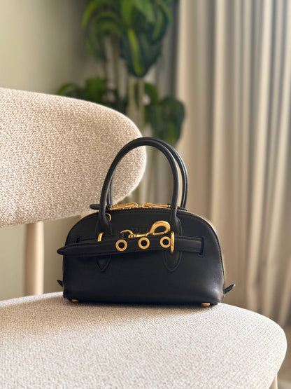 Miu Miu Aventure Bag

Size: 21cm , 28cm
Super high quality


For Price 👇 WhatsApp✅
0568585901 
0507557372
0552275751 Owner Zain 👌

Zain325
♥️♥️♥️