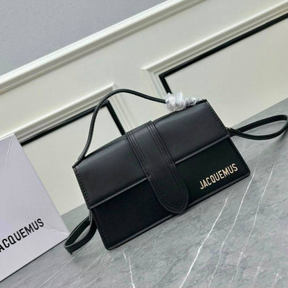 JACQUEMUS 

COPY ONE 

RESTOCK 

WITH BOX 

BIG SIZE  220 DHS……
(Leather)

Zain295
♥️♥️♥️♥️