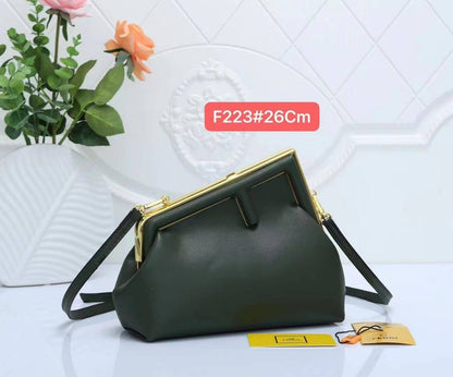 Fendi

100Dhs🇦🇪🇦🇪

Withbox

Zain26
♥️♥️♥️