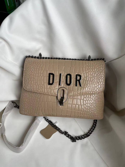 Dior
110 dhs🪙🌨️

Zain143
♥️♥️♥️