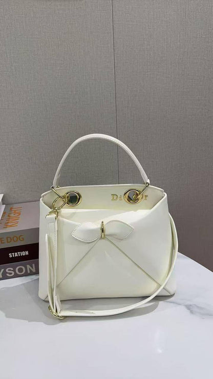 Dior  
110 dhs✅
Good quality 

Zain253
♥️♥️♥️