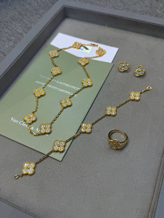 VCA
Necklace 135 dhs❣️
Earing 85 dhs❣️
Bracelet 95 dhs❣️
Ring 65 dhs❣️

Normal box🎁

Zain200
♥️♥️♥️