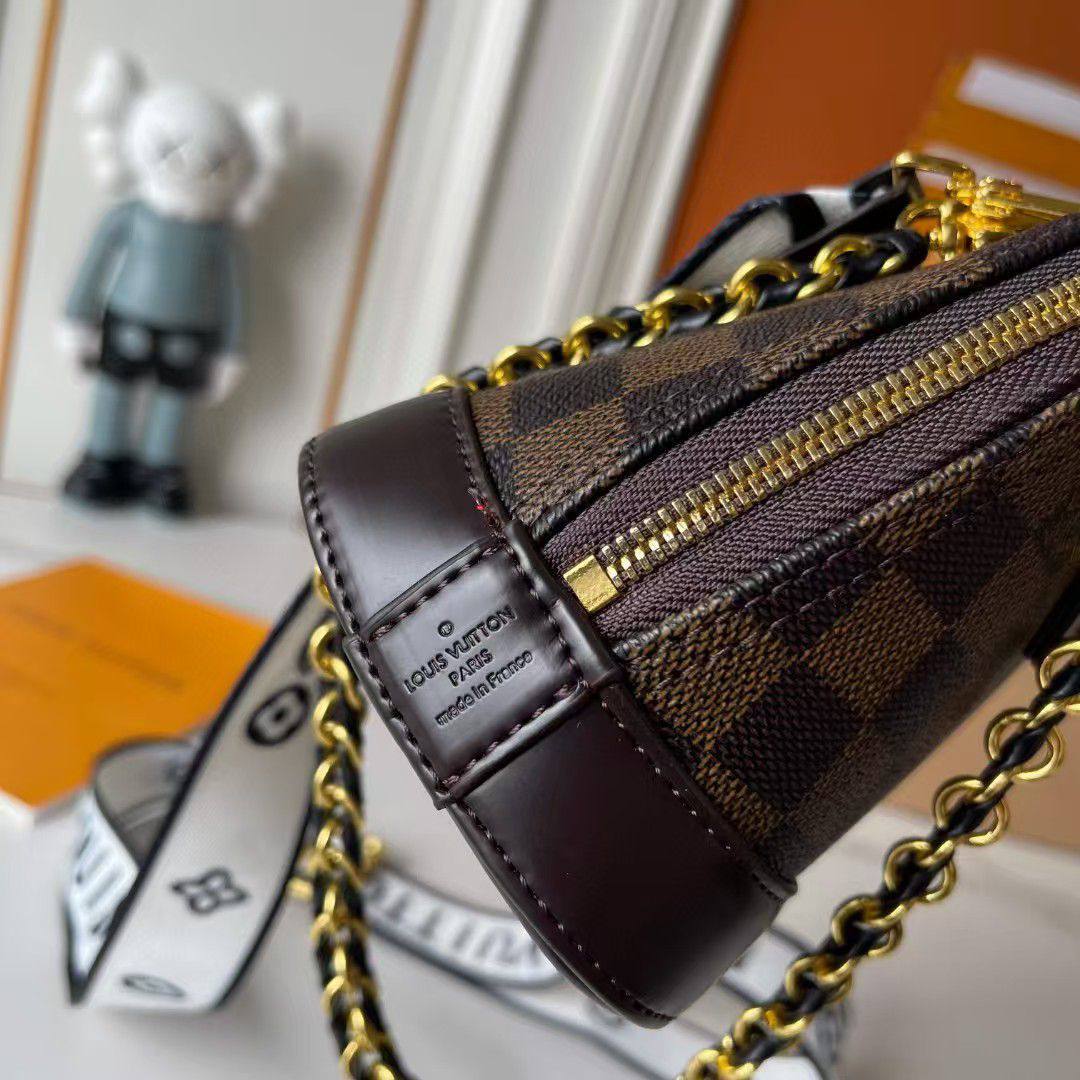 LV L001
 COPY ONE NEW CAME 

WITH BOX 🎁🎁🎁

245 dhs✅

Zain39
♥️♥️♥️