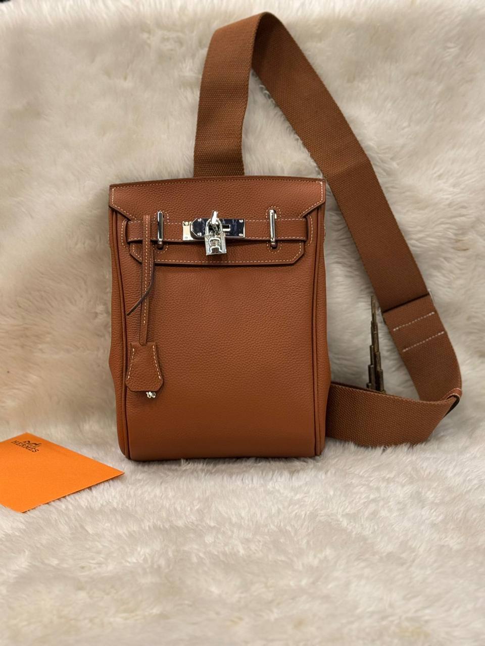 Hermes 
Master
  18Cm 

With Box
🎁🎁🎁

320 dhs✅

Zain131
♥️♥️♥️