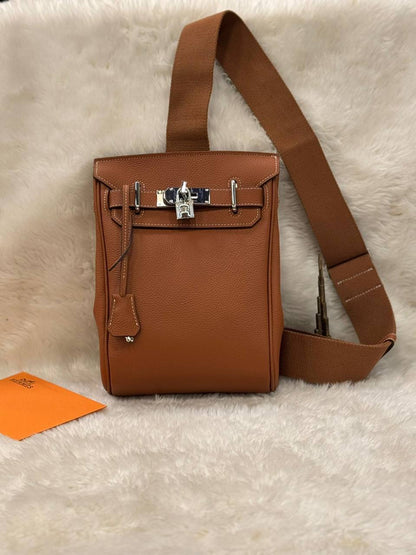 Hermes 
Master
  18Cm 

With Box
🎁🎁🎁

320 dhs✅

Zain131
♥️♥️♥️