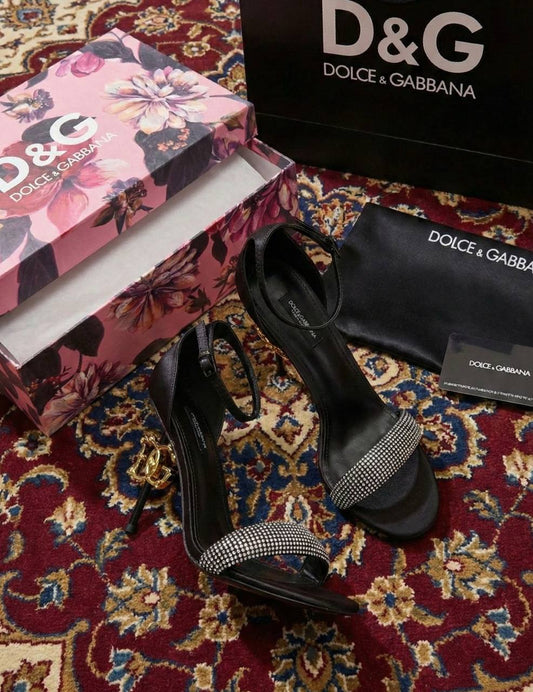 D&G
120 dhs🇦🇪
Size.  36 to 41.

Zain175
♥️♥️♥️