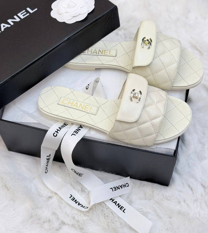 😍  CHANEL 😍
💎 _*VIP QUALITY*_ 💎
✨ Size 37 To 41 ✨
450 dhs💛

Zain292
♥️♥️♥️