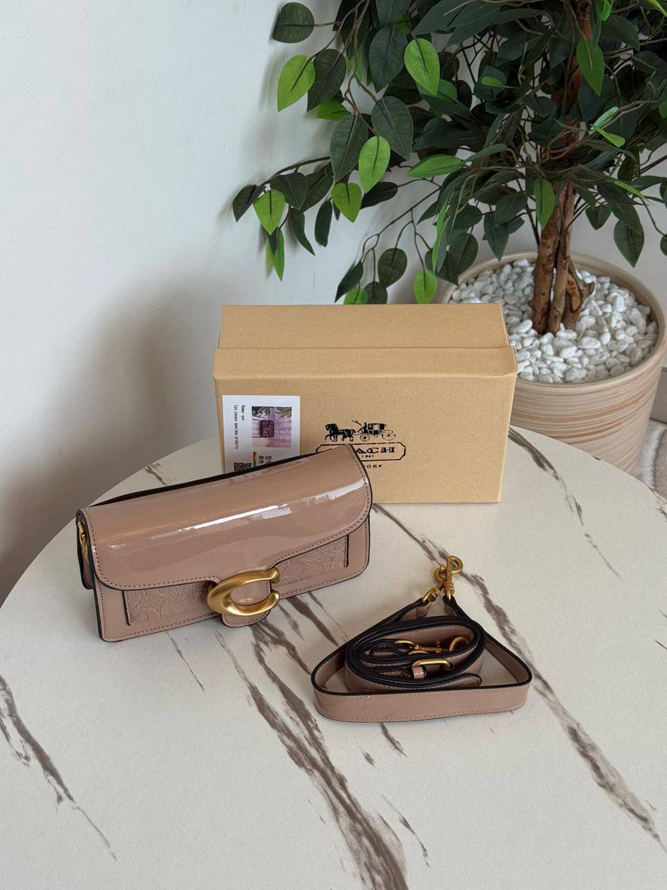 Coach
Best quality
Withbox
🎁🎁🎁

95 dhs🌺
size 21cm

Zain158
♥️♥️♥️