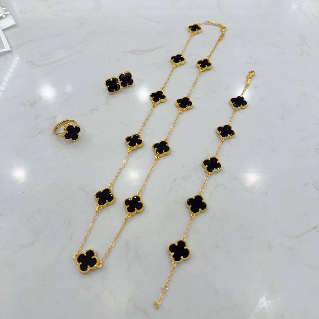 VCA set💥
*Stainless steel SET 💯*
Necklace ❤️‍🩹
Earring 🍁
Breslat ❣️
Ring 💍 free size
With normal boxes 📦 
And paper bag 🛍️
70 dhs🪙💕
With master box 🗃️ 
110 dhs🪙💕

Zain216
♥️♥️♥️