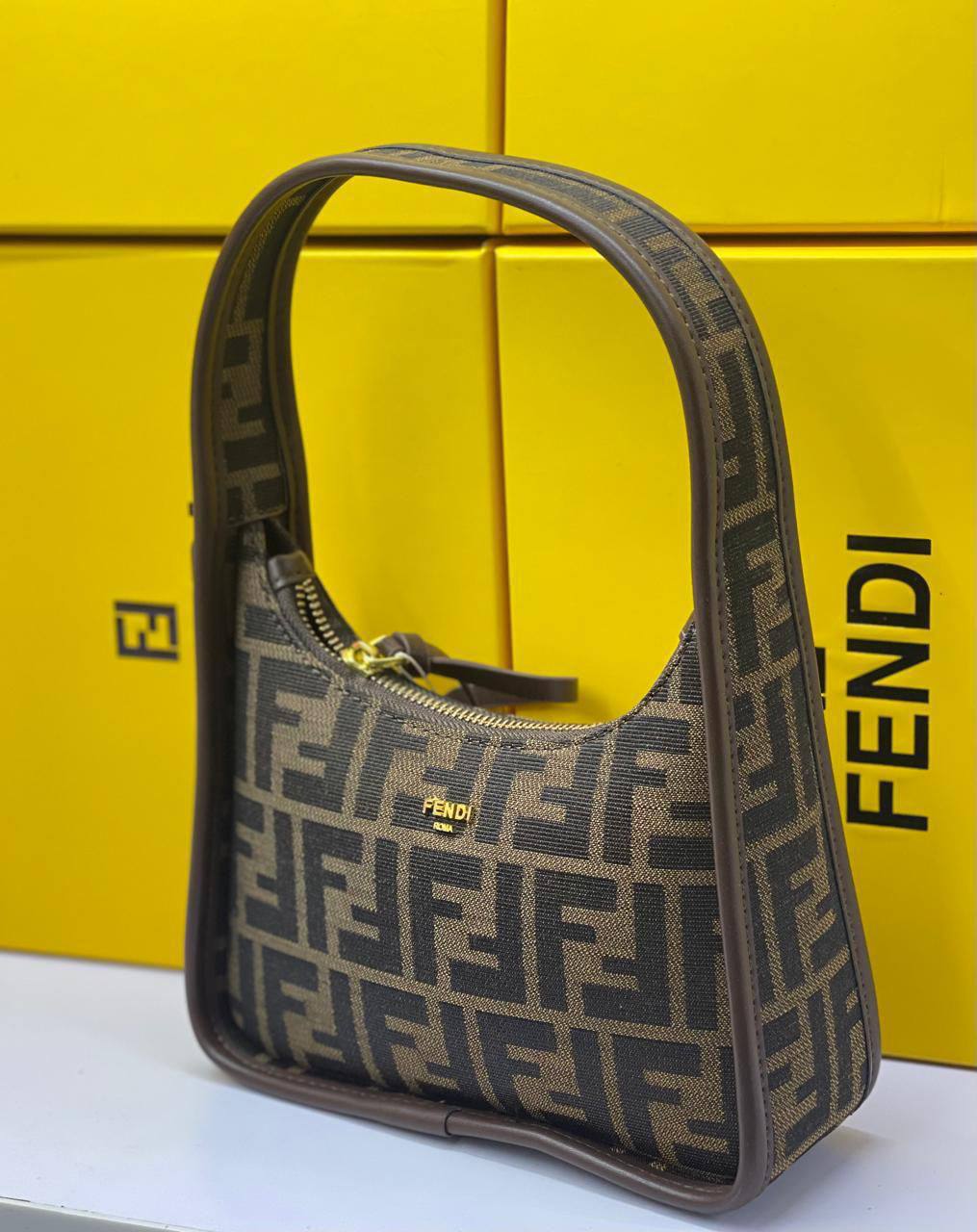 Fendi 

90 dhs🗽
with box
🎁🎁🎁

Zain175
♥️♥️♥️