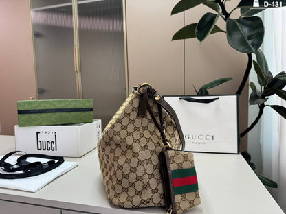 GUCCI COPY ONE  NEW CAME WITH BOX 
220 dhs🇦🇪🇦🇪

Zain295
♥️♥️♥️