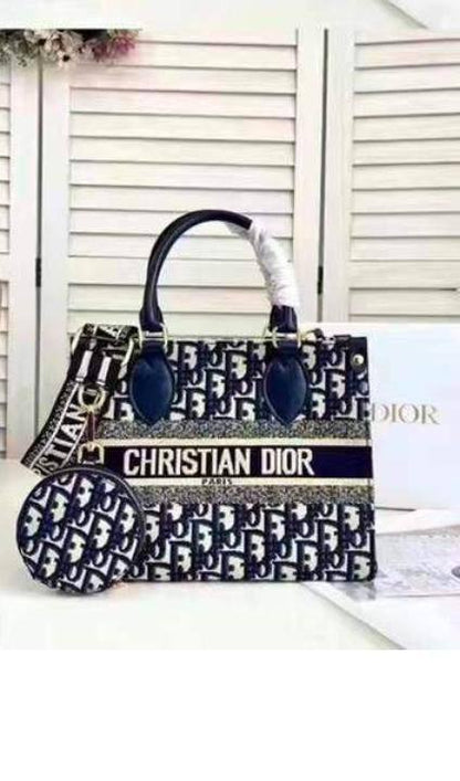 Dior 

Good Quality

With Box 🎁🎁🎁

110 dhs🇦🇪

Zain250
♥️♥️♥️