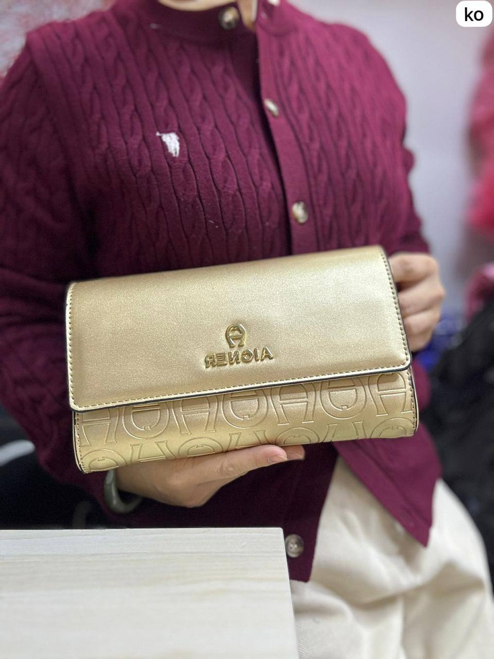 🌷Aigner hot design❤️‍🔥
Good quality +🎁
Size : 23 * 13 cm

75 dhs🇦🇪

with box🎁🎁🎁

Zain115
♥️♥️♥️