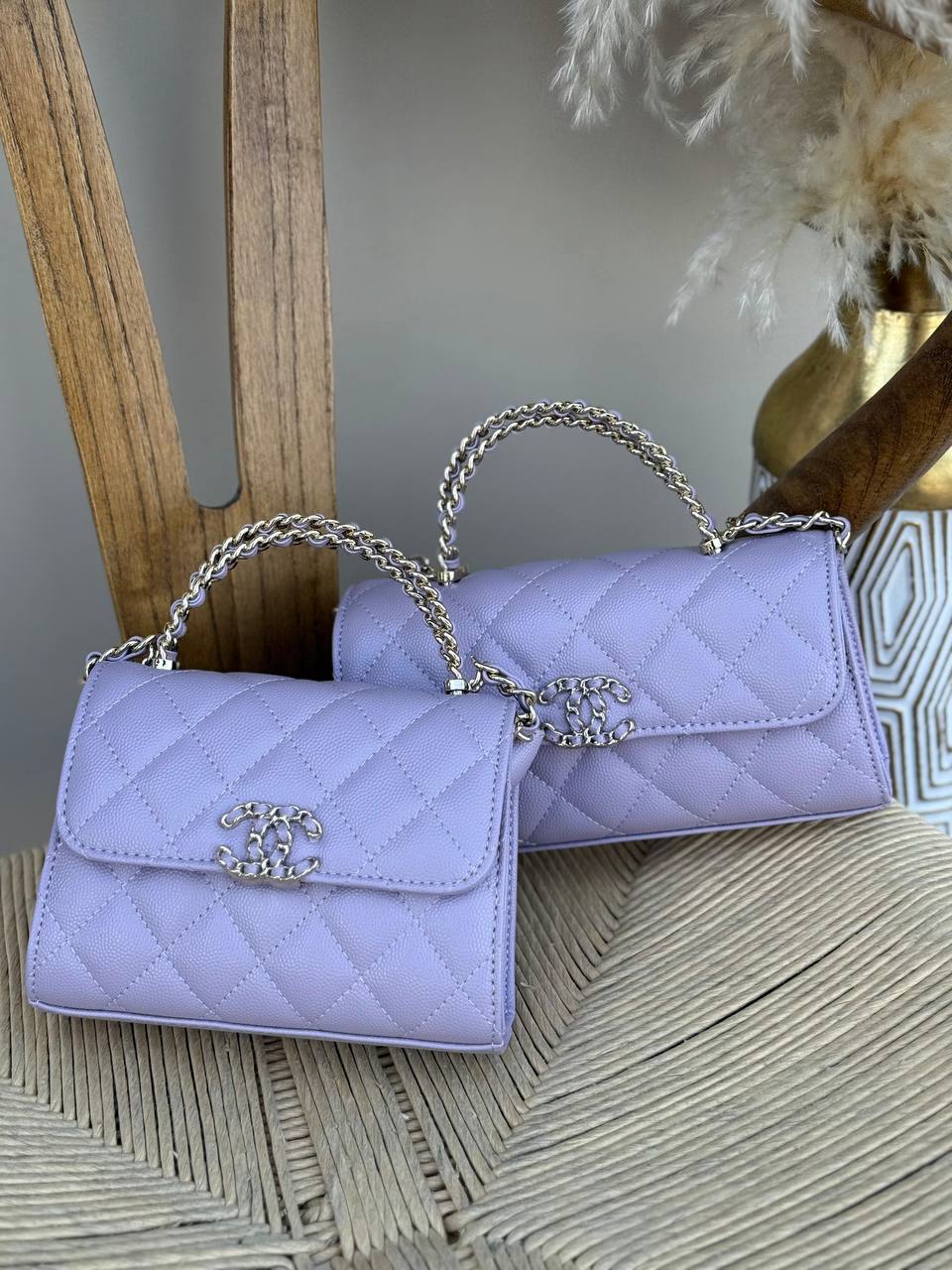 CHANEL
15cm
340 dhs✅
18cm
360 dhs✅
Top quality 
With box🎁

Zain167
♥️♥️♥️